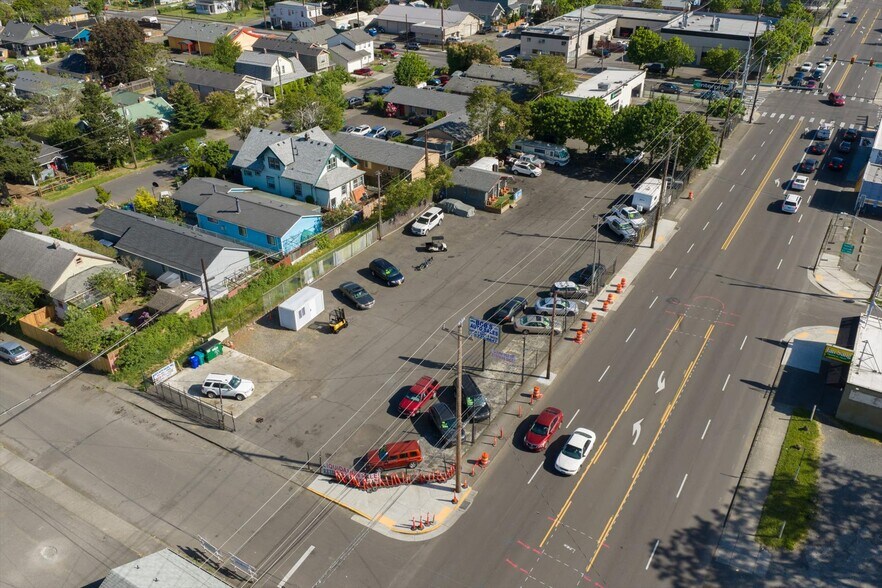 More Photos Of 5826 SE 82nd Ave, Portland Auto Dealership For Sale