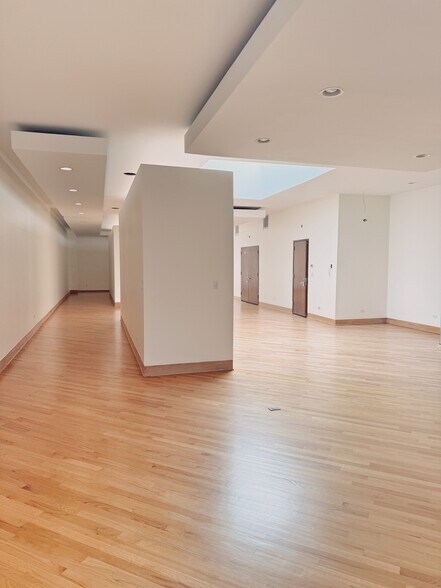 More Photos Of 1507-1509 S Michigan Ave, Chicago General Retail For Sale