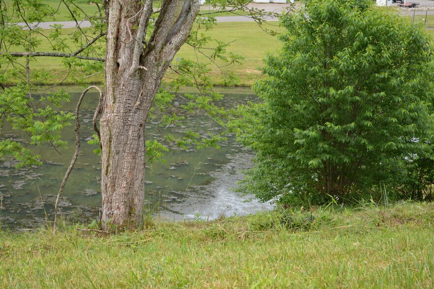 More Photos Of 6421 Highway 91 N, Laurel Bloomery Warehouse For Lease