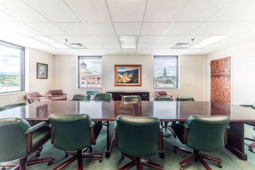 More Photos Of 100 E Main St, Sevierville Office For Lease