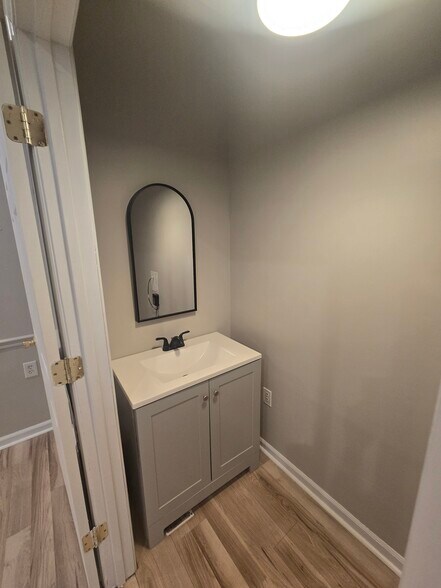 More Photos Of 127 S Water Ave, Gallatin Office Residential For Lease