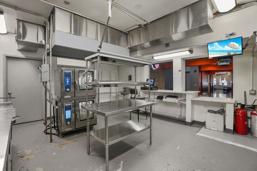 More Photos Of 1419 W Taylor St, Chicago Restaurant For Sale