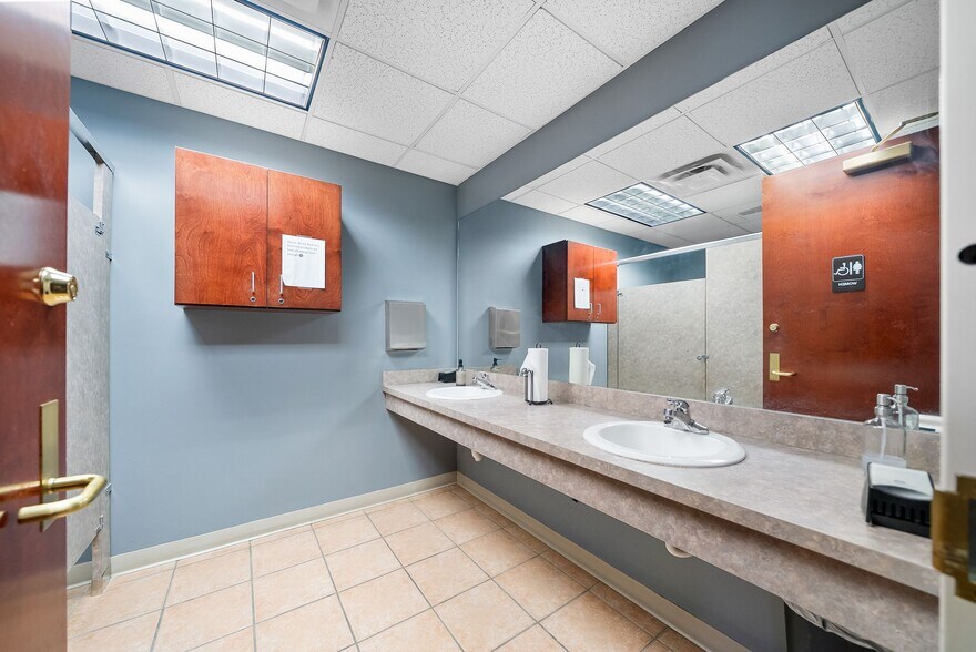 More Photos Of 112 Center Ct, Clarksville Office Residential For Sale