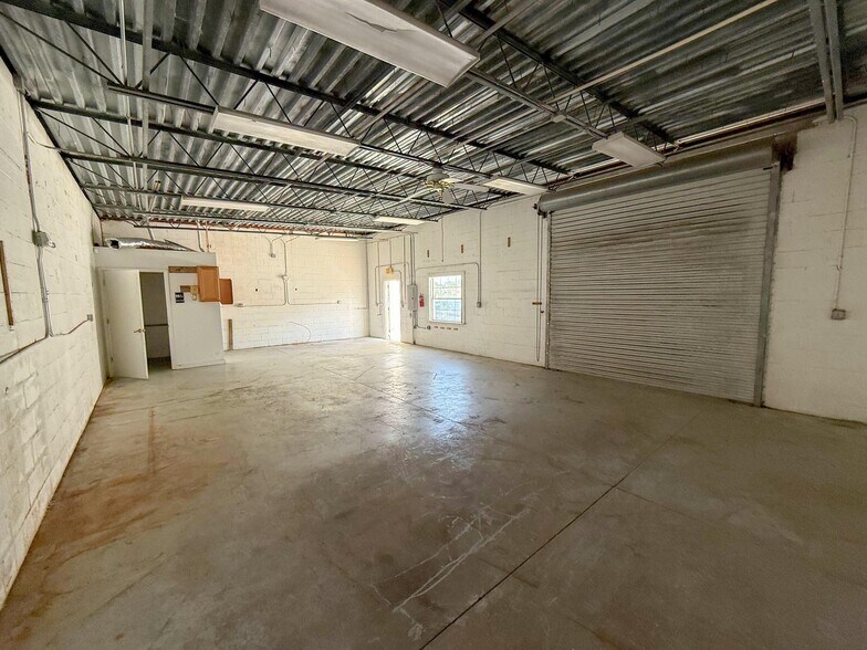 More Photos Of 7275 Waelti Dr, Melbourne Warehouse For Lease