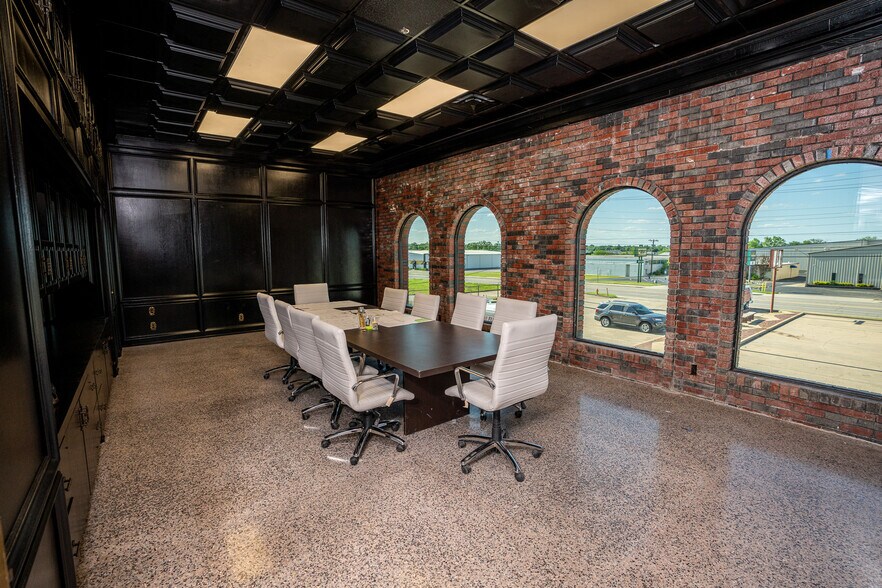 More Photos Of 6308 E 15th St, Tulsa Manufacturing For Lease