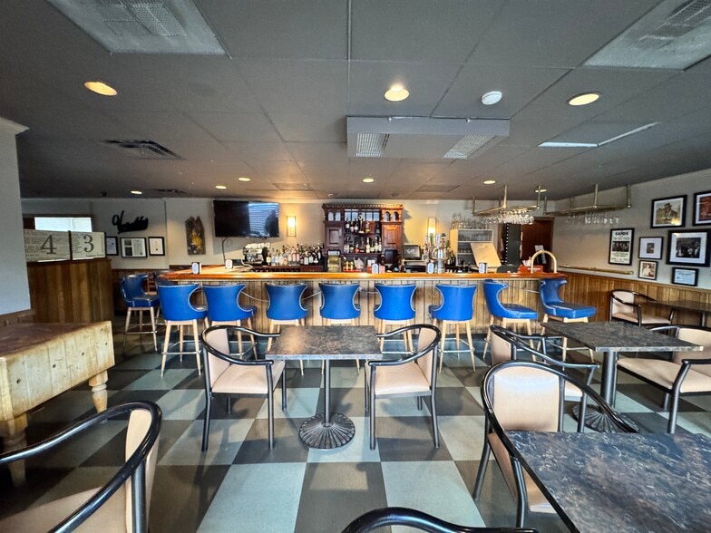 More Photos Of 572 2nd Ave, Troy Restaurant For Sale