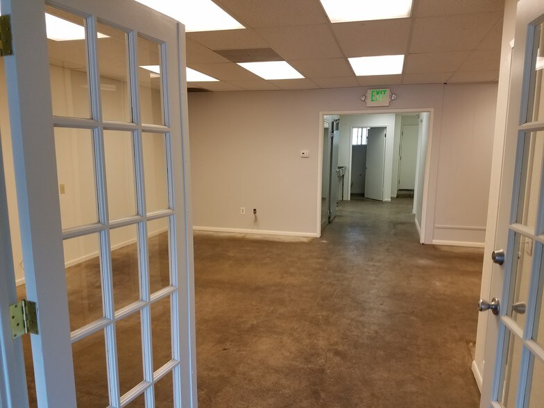 More Photos Of 1713 W Magnolia Blvd, Burbank Office For Lease