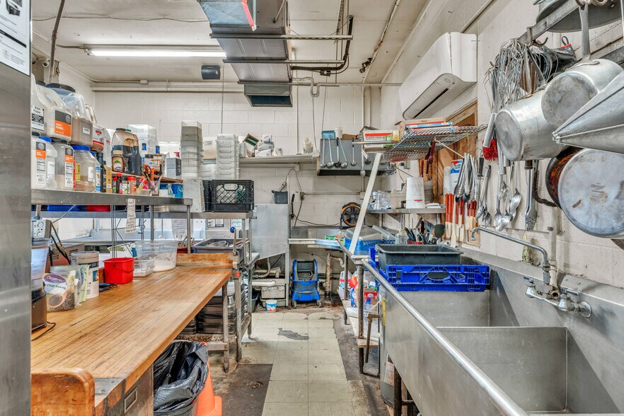 More Photos Of 601 Arizona Ave, Holton General Retail For Sale