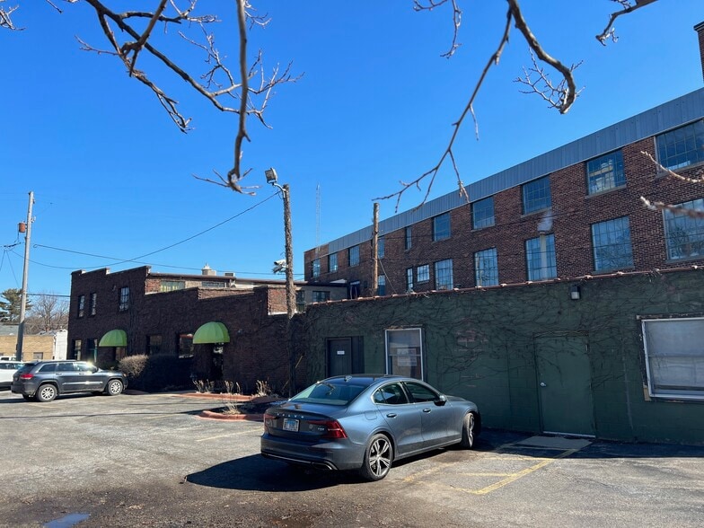 More Photos Of 2303 Charles St, Rockford Loft Creative Space For Sale