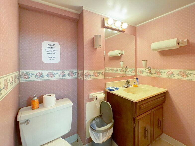 More Photos Of 114 E 1st St, Port Angeles Office For Lease