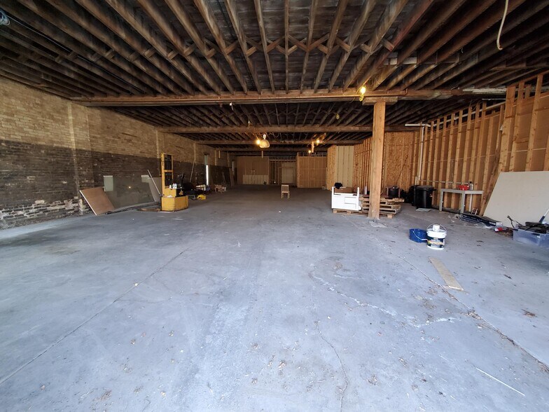More Photos Of 831 Chicago Ave, Evanston Storefront Retail Office For Lease