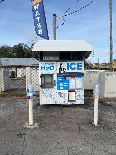 More Photos Of 1906 Parental Home Rd, Jacksonville Storefront For Sale