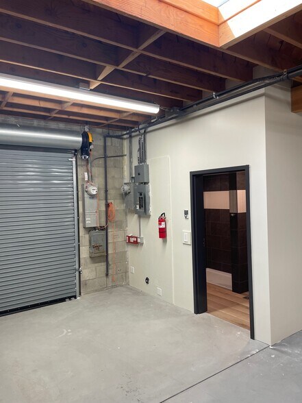 More Photos Of 640 Cypress Ave, Hermosa Beach Warehouse For Lease