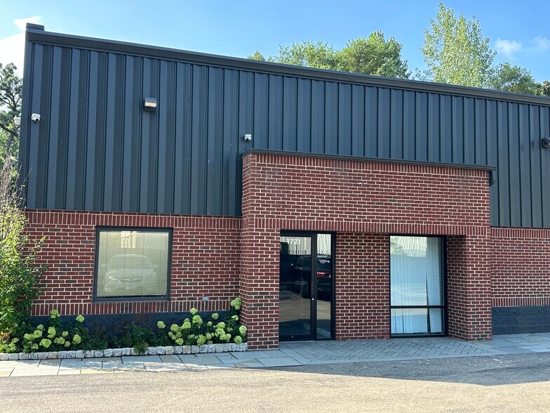 More Photos Of 1717-1721 Oak Dr, Mchenry Manufacturing For Sale