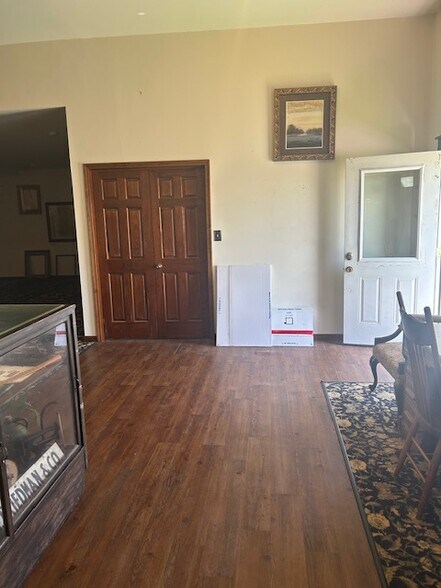 More Photos Of 203 1st St, Martinsburg General Retail For Sale