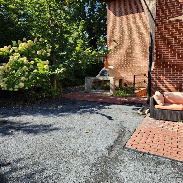 More Photos Of 289 E Main St, Westminster Office Residential For Lease