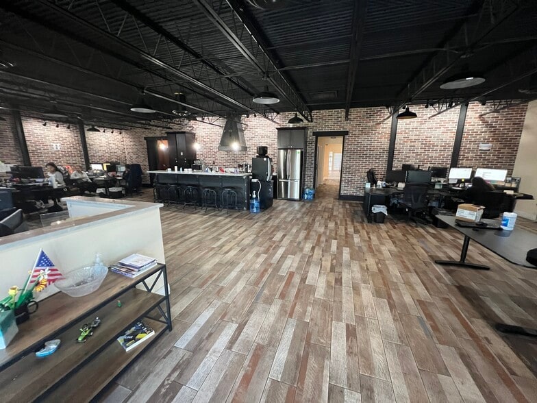More Photos Of 5208 St Paul St, Tampa Industrial For Sale