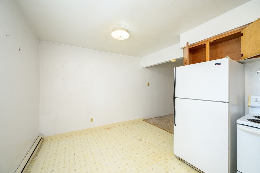 More Photos Of 229 E Monroe St, Carlton Apartments For Sale