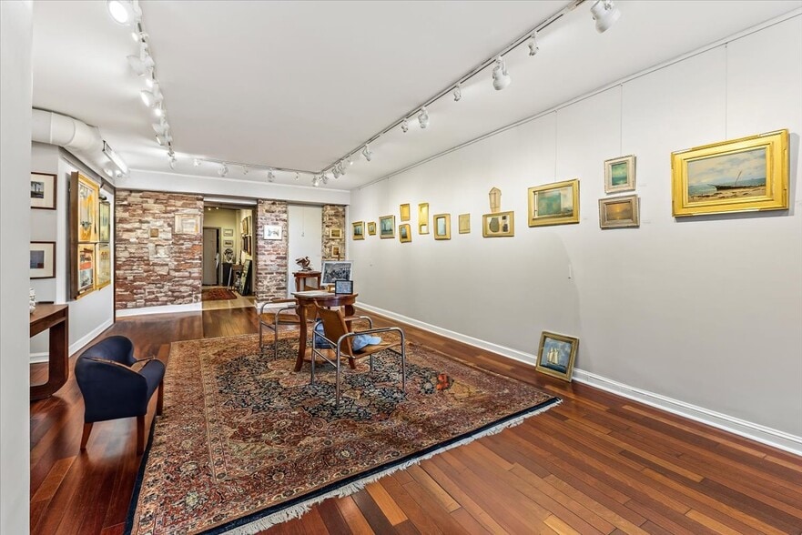 More Photos Of 106 Church St, Charleston Storefront Retail Office For Sale