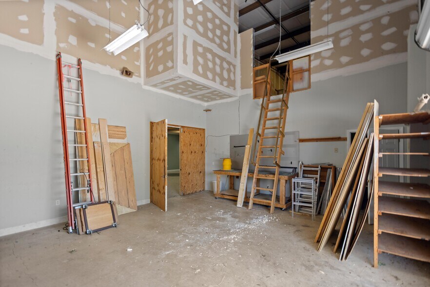 More Photos Of 1211 SW 17th St, Ocala Freestanding For Lease