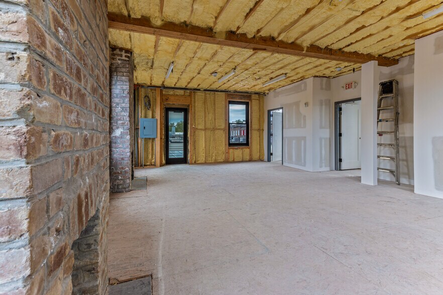 More Photos Of 30-32 Martin Luther King Jr Blvd, Savannah Restaurant For Lease