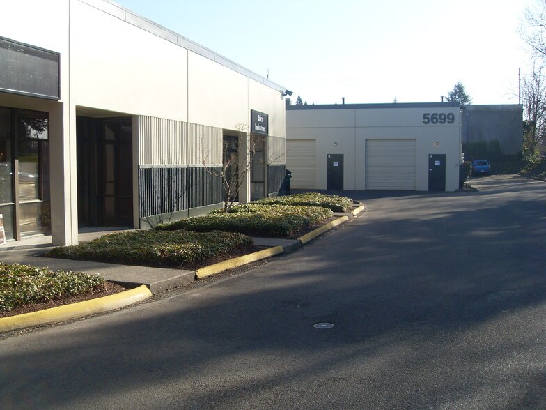 More Photos Of 5699 SE International Way, Milwaukie Warehouse For Lease
