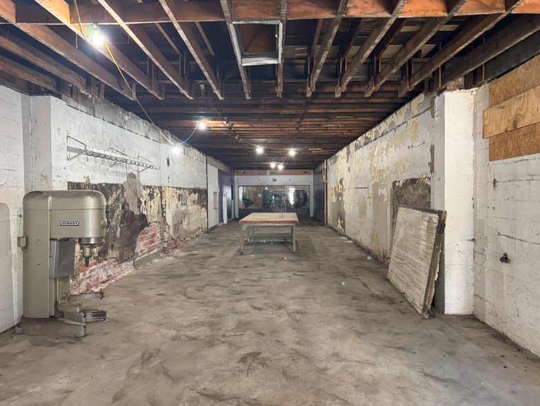 More Photos Of 1328 W Broad St, Columbus Freestanding For Sale