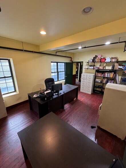 More Photos Of 737-739 N La Salle Dr, Chicago Storefront Retail Office For Lease