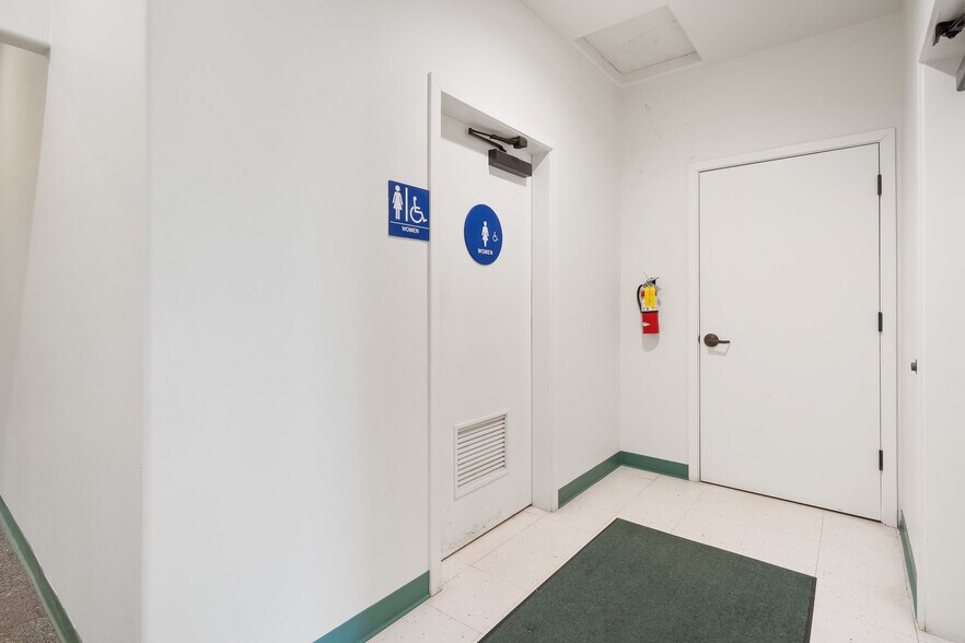 More Photos Of 106 Gateway Center Dr, Paso Robles Office For Lease