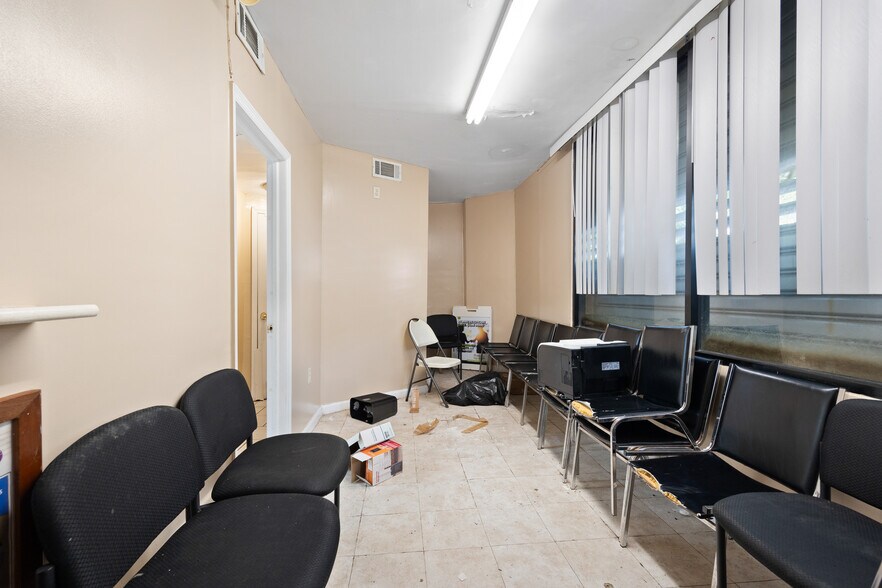 More Photos Of 600-602 Morris Ave, Bronx General Retail For Sale