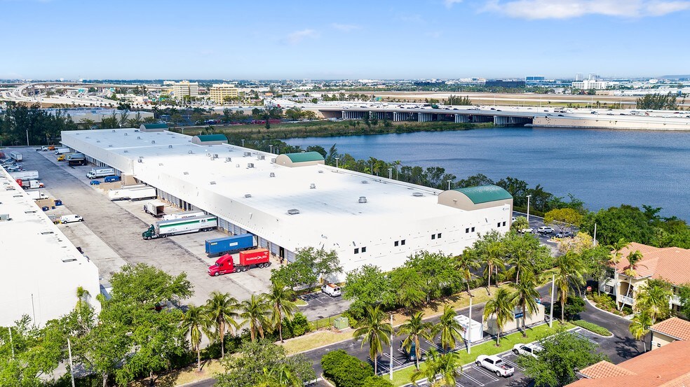 More Photos Of 6703 NW 7th St, Miami Warehouse For Lease