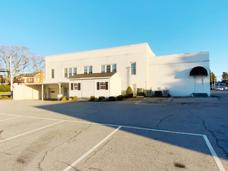 More Photos Of 401 W Cumberland St, Dunn Funeral Home For Sale