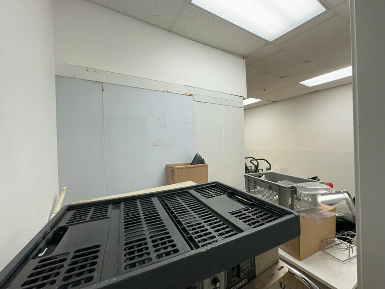 More Photos Of 11171 Horseshoe Way, Richmond Light Manufacturing For Sale