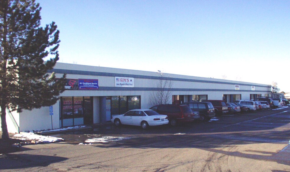 More Photos Of 261 Airport Blvd, Aurora Warehouse For Lease
