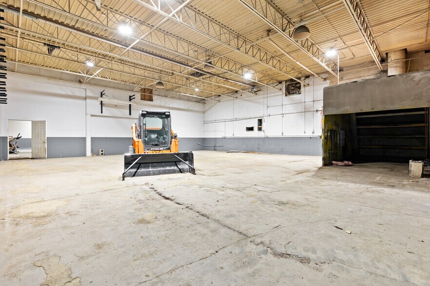 More Photos Of 1725 Rossi Dr, Tecumseh Distribution For Sale