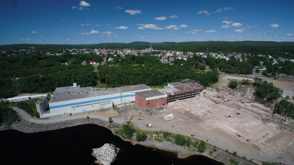 More Photos Of 101 Av Chahoon, Shawinigan Industrial For Sale