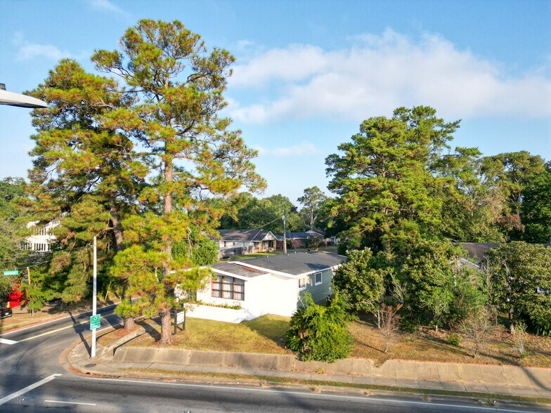 More Photos Of 2408 Government St, Mobile Office For Sale