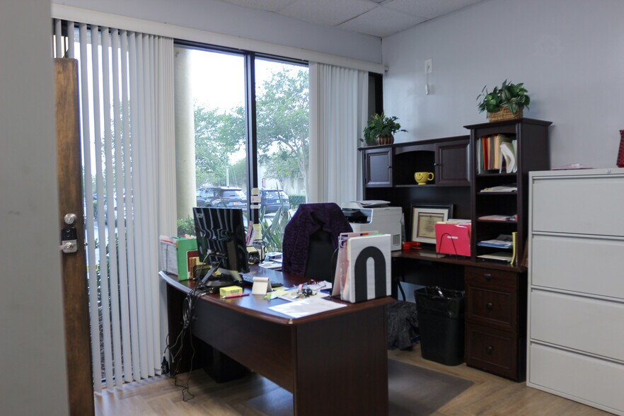 More Photos Of 6925 112th Cir N, Largo Office Residential For Lease