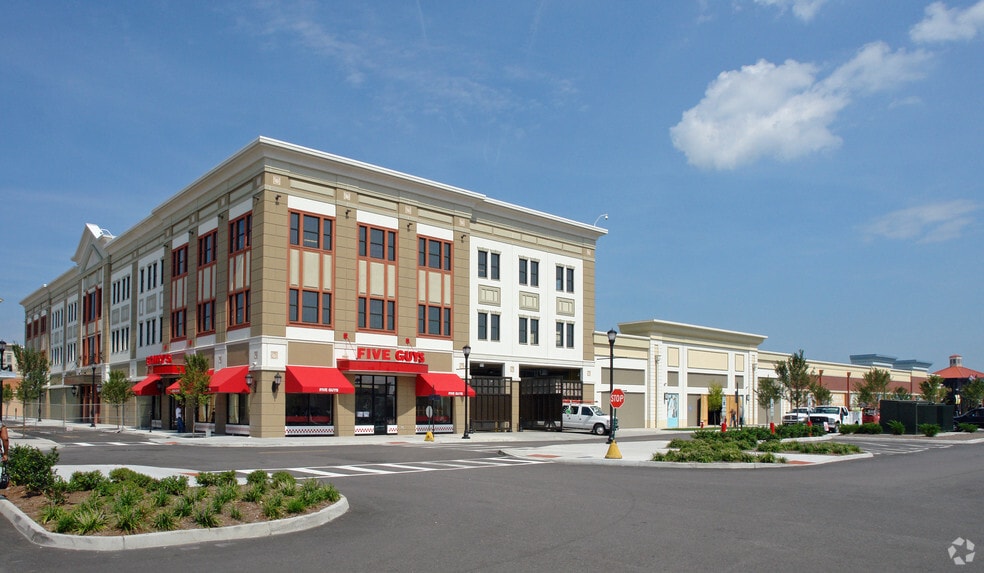 More Photos Of 4410 E Claiborne Sq, Hampton Unknown For Lease