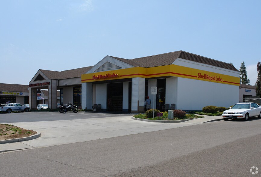 More Photos Of 7945 Mission Gorge Rd, Santee Showroom For Lease