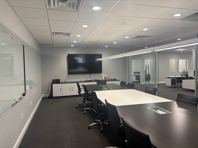 More Photos Of 740 Broad St, Shrewsbury Office For Lease