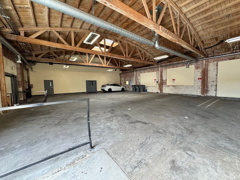 More Photos Of 3608 San Fernando Rd, Glendale Loft Creative Space For Lease