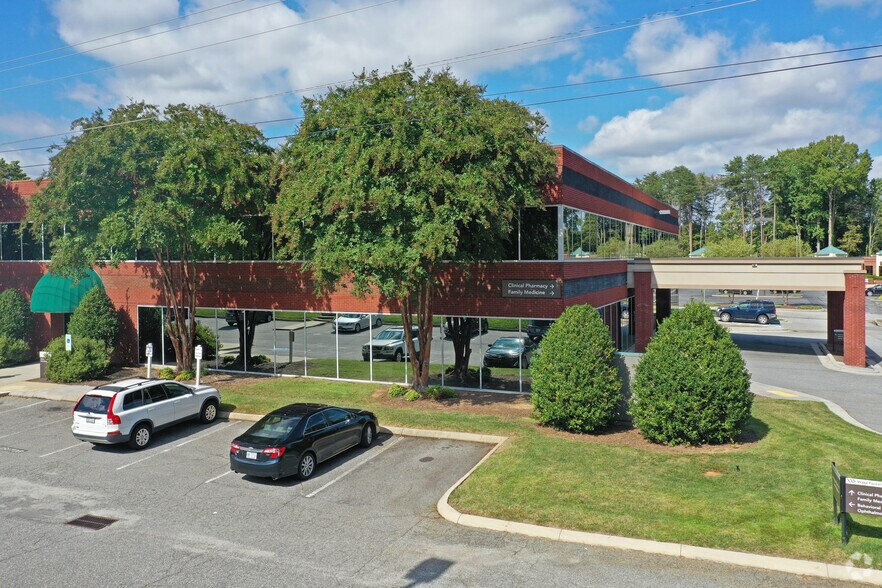 More Photos Of 1208 Eastchester Dr, High Point Office For Sale