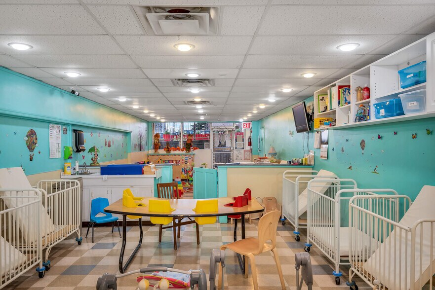 More Photos Of 900 Morris Park Ave, Bronx Storefront Retail Office For Lease