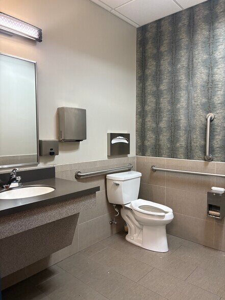More Photos Of 7625 Maple Lawn Blvd, Fulton Medical For Sale
