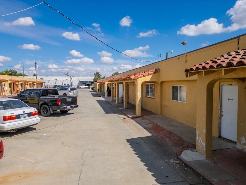 More Photos Of 1407 W 16th St, Merced Hotel For Sale