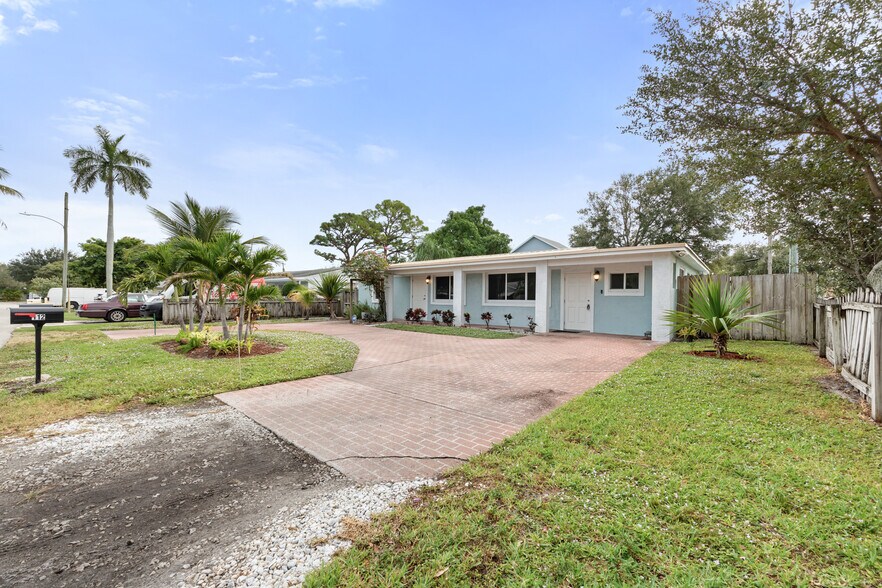 More Photos Of 112 Milton St, Lantana Apartments For Sale