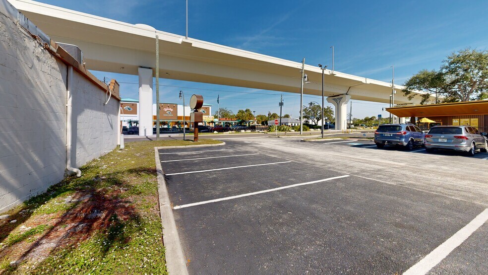 Primary Photo Of 4542 W Gandy Blvd, Tampa Freestanding For Sale