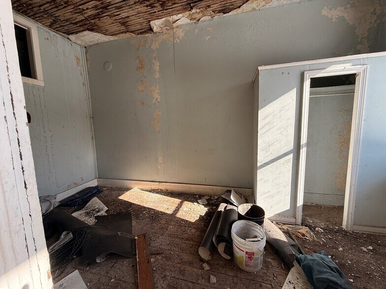 More Photos Of 130 W Main St, Westfield Flex For Sale