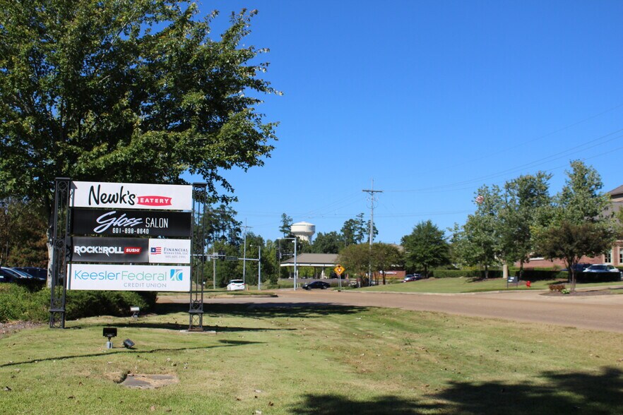 More Photos Of 733 Lake Harbour Dr, Ridgeland Storefront Retail Office For Lease